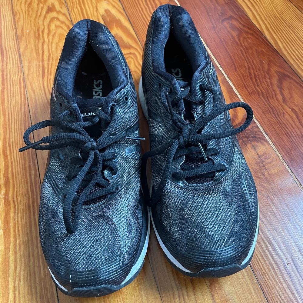 ASICS Gel Nimbus. Never been worn!